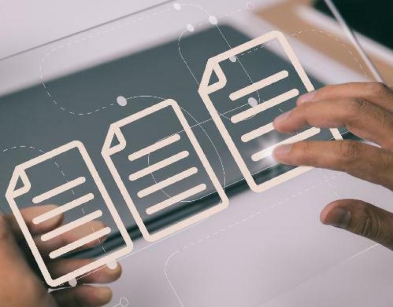 factures virtuelles et mains