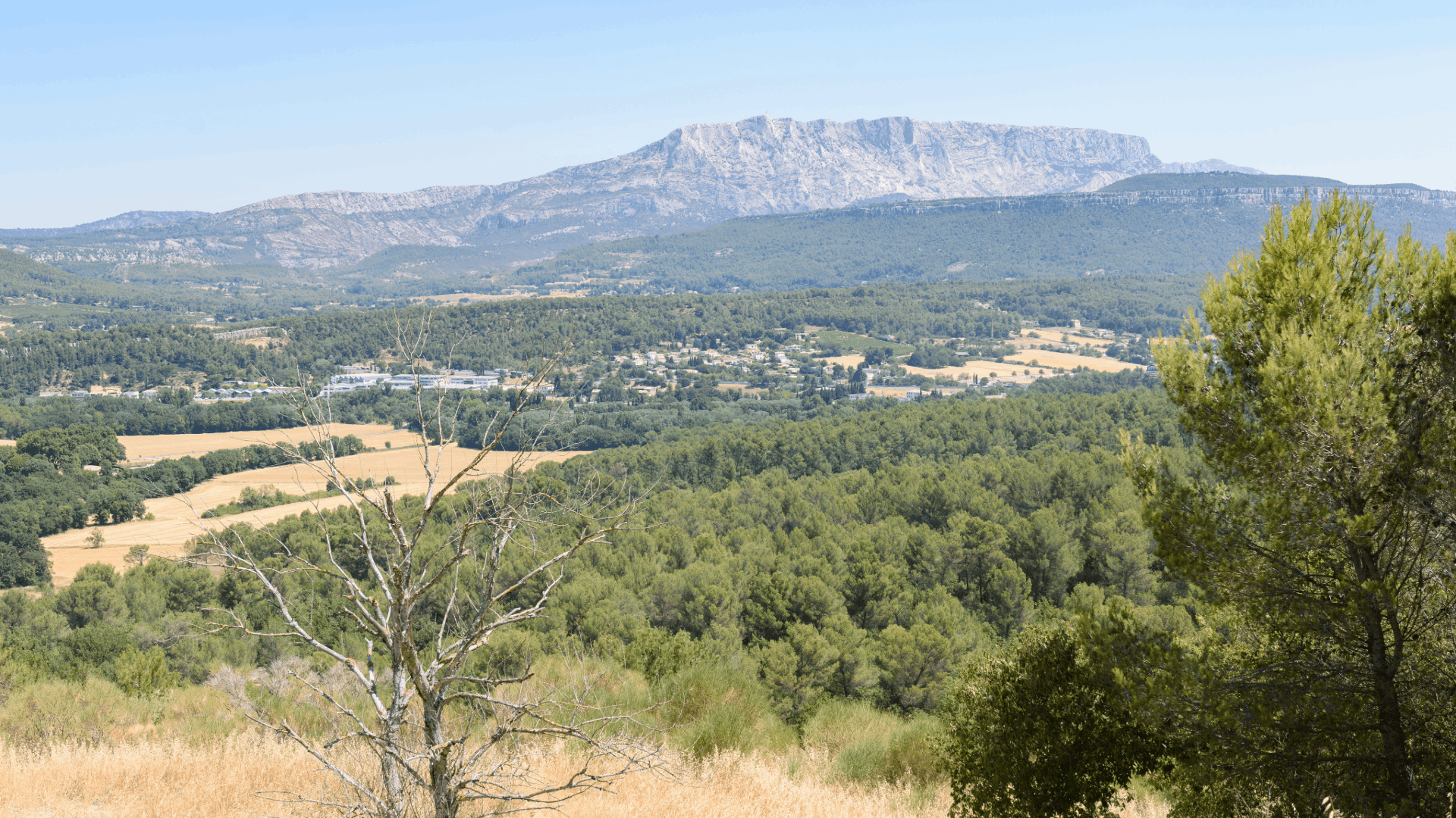 Vue sur Meyreuil et la Provence