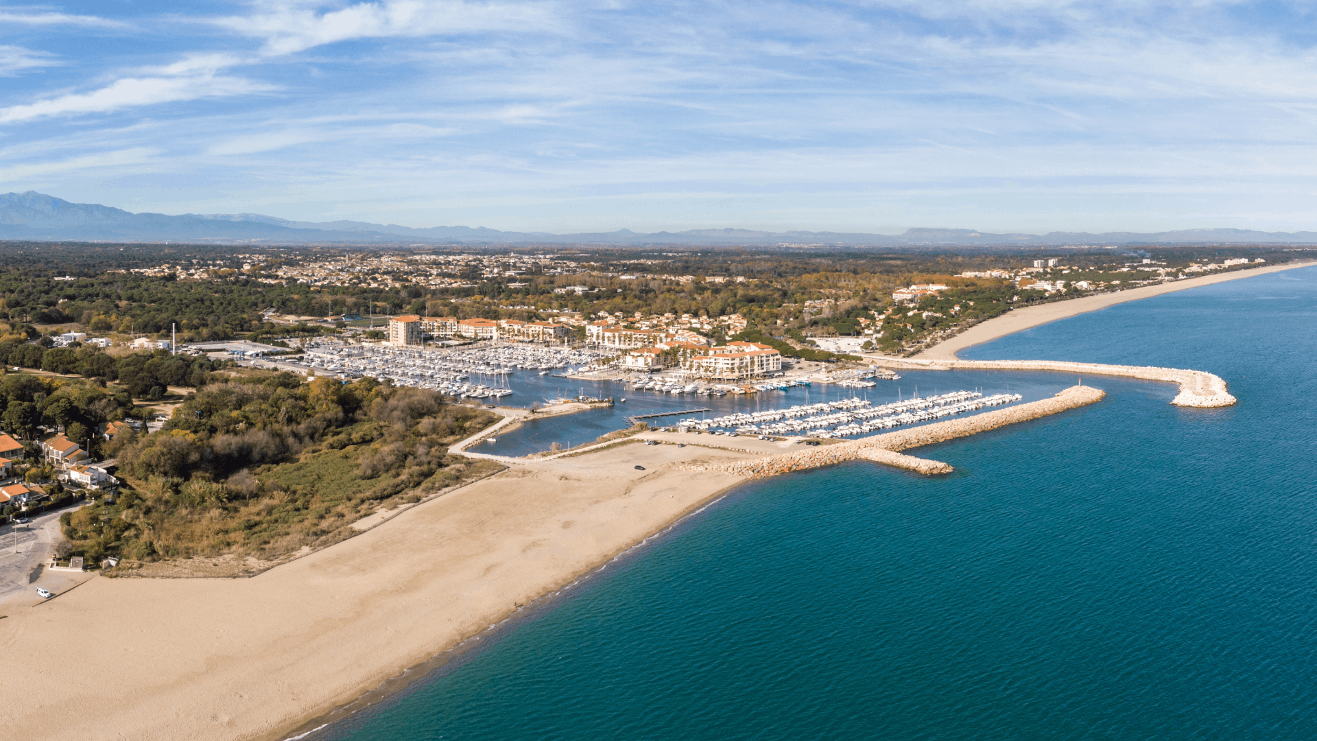 Ville d'Argelès sur Mer et la Méditerranée