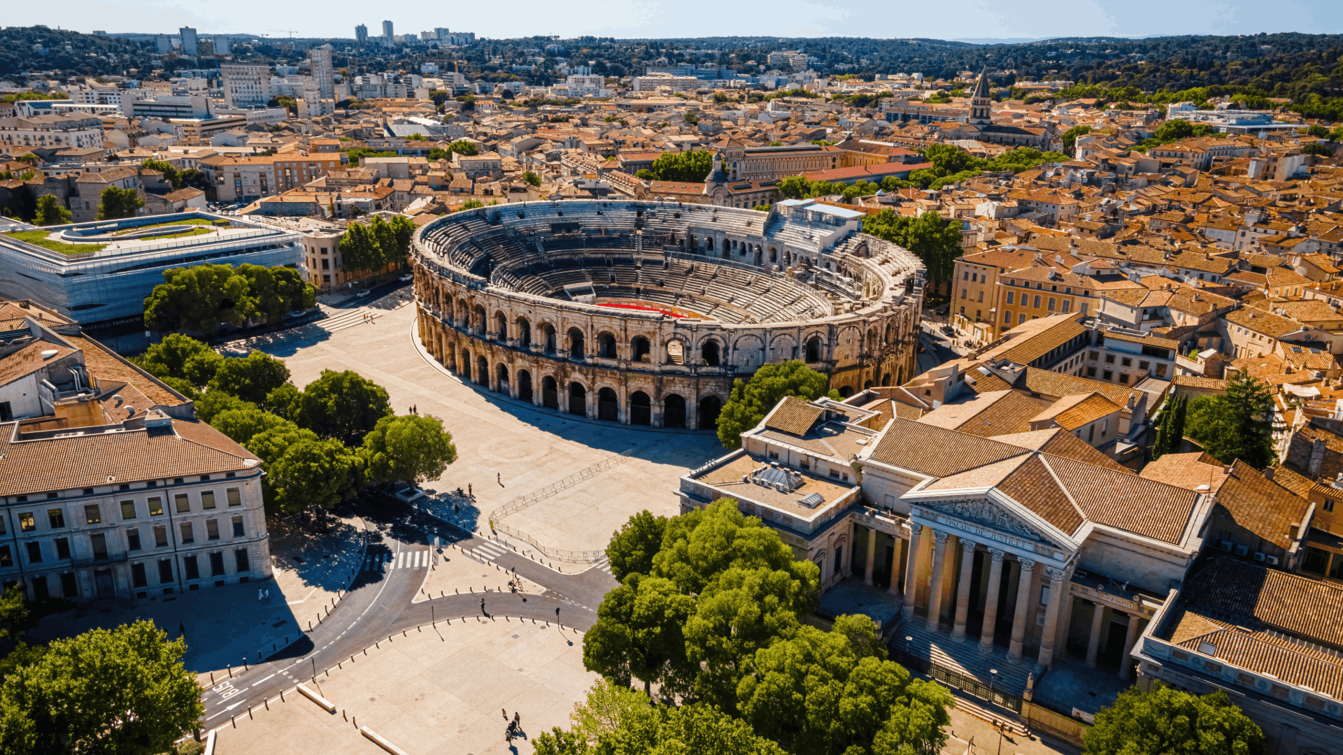 Ville de Nîmes avec vue sur les arènes